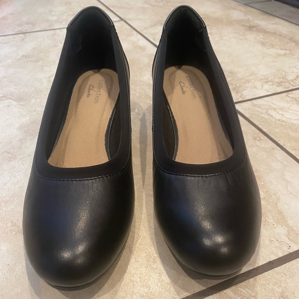 Clarks black leather wedge heel shoes size 7.5